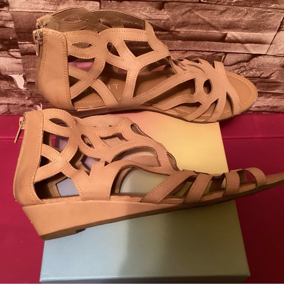 Esprit Women's Tan Sandals 8.5M - Picture 6 of 7